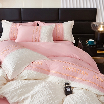 91家纺网 家纺一手货源 找家纺 富宁家纺 2025新款直播爆款水洗棉磨毛浮雕刺绣四件套-慕兰迪风格二 甜心粉