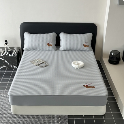 91家纺网 家纺一手货源 找家纺 （总）JUICY 橘滋家纺 2024新款高定版A类高分子凉感凉席绣花系列三件套