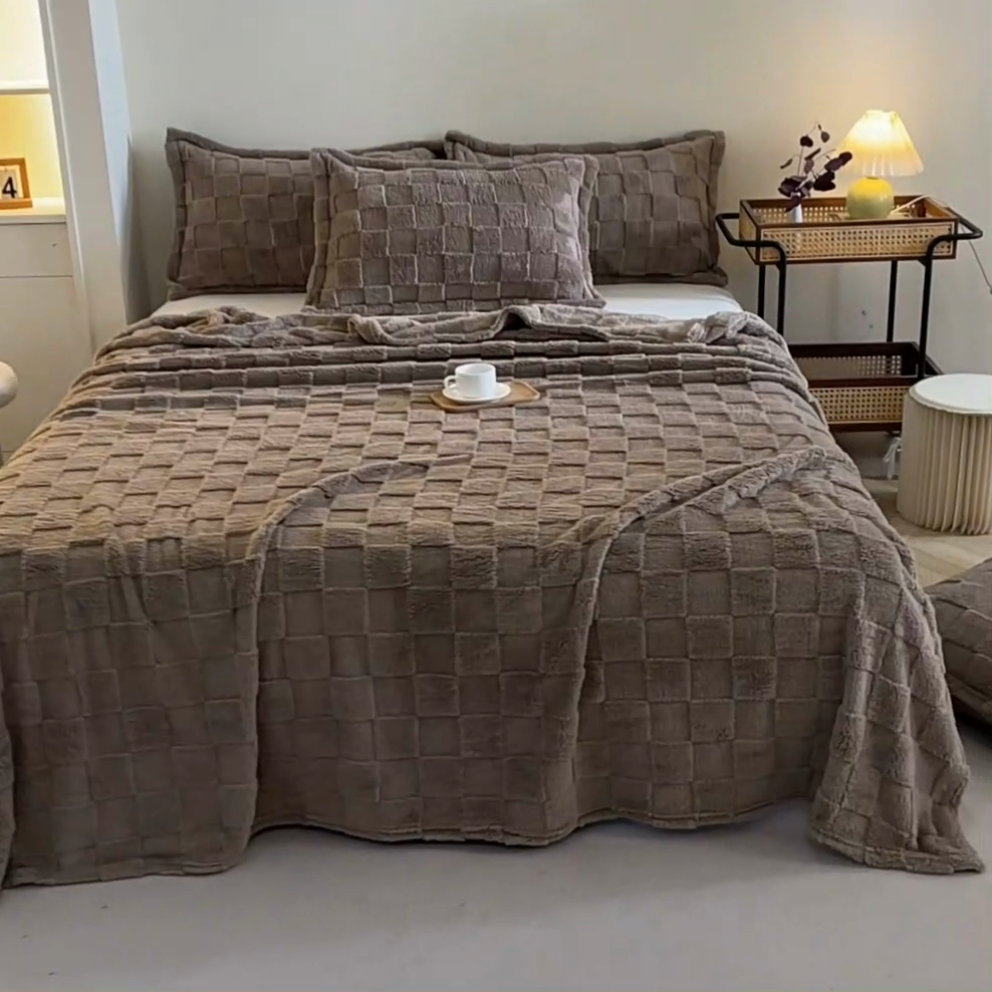 91家纺网 家纺一手货源 找家纺 芸锦豪 2024新款意大利面包格毛毯-卷边款 咖色