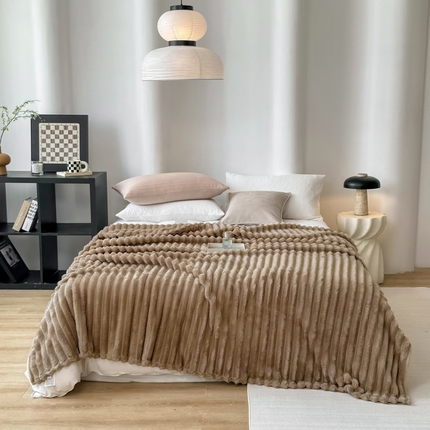 羋多 2024新款跨境仿兔毛绒多功能毛毯高克重魔法绒4公分宽抽条毛毯 洛可可