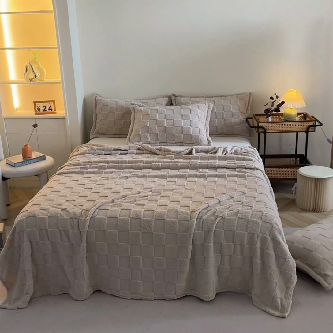 91家纺网 家纺一手货源 找家纺 芸锦豪 2024新款意大利面包格毛毯-卷边款 浅卡其