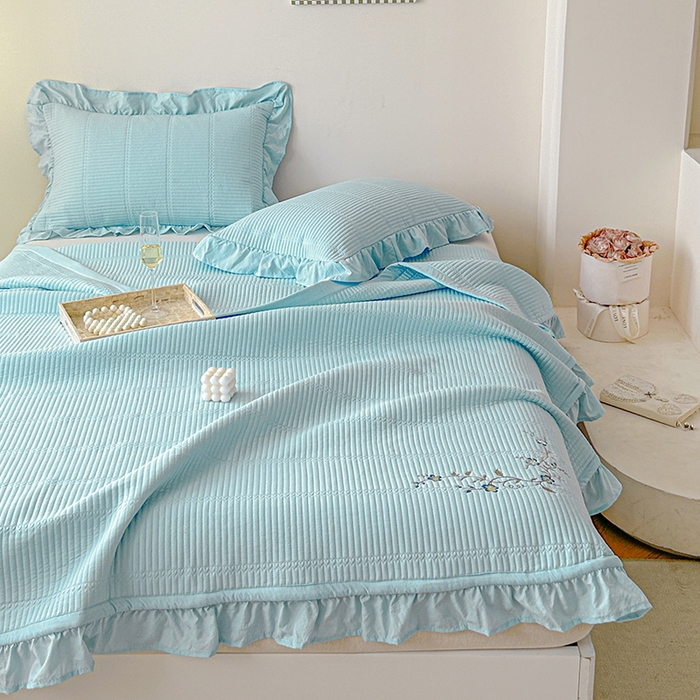 91家纺网 家纺一手货源 找家纺 紫碧螺家纺 2024新款绣花欧式花边床盖（泡泡棉）   浅湖绿