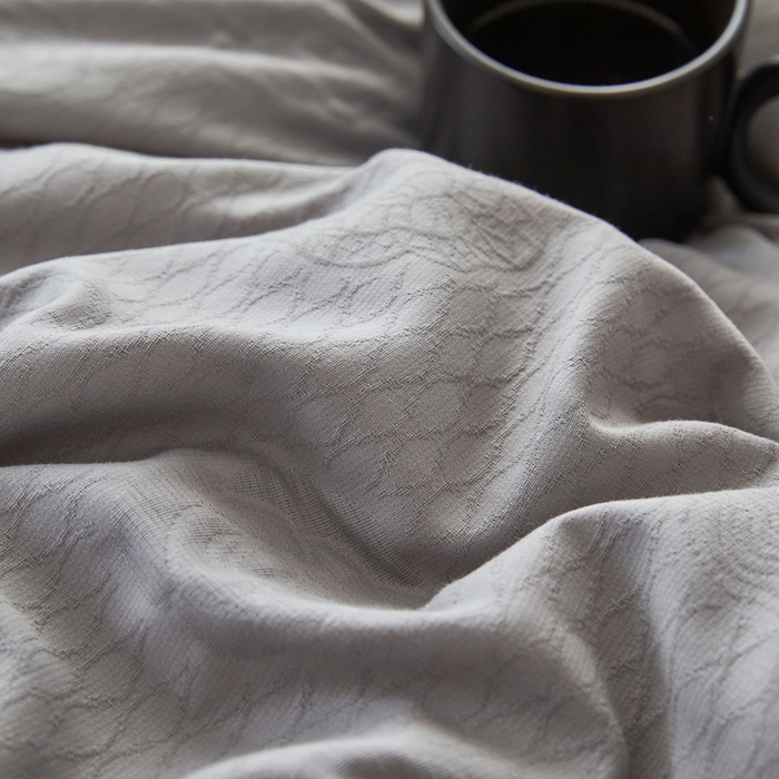 91家纺网 家纺一手货源 找家纺 优彩 2025新款A类全棉提花三层纱四件套 巴洛克初暖灰