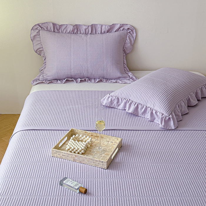 91家纺网 家纺一手货源 找家纺 紫碧螺家纺 2024新款绣花欧式花边床盖（泡泡棉）   粉紫色