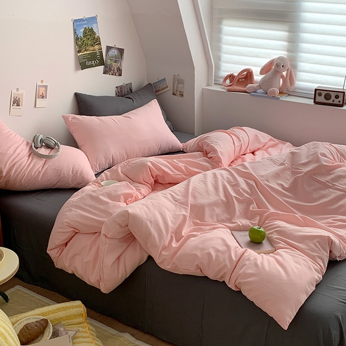 91家纺网 家纺一手货源 找家纺 优迈 2024新款ins风小红书同款纯色双拼水洗棉四件套亲肤加厚磨毛四件套混搭系列-单被套单床单单枕套单床笠 棚拍图 格雷粉灰