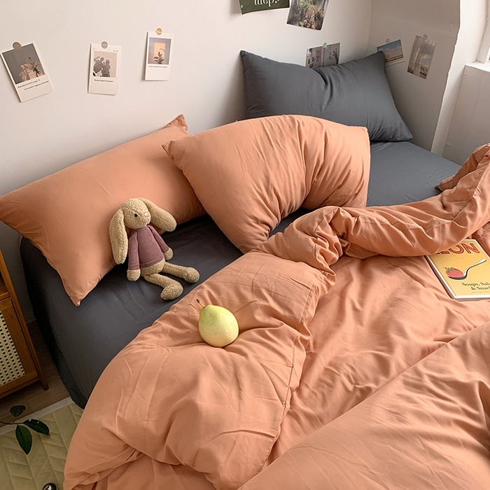 91家纺网 家纺一手货源 找家纺 优迈 2024新款ins风小红书同款纯色双拼水洗棉四件套亲肤加厚磨毛四件套混搭系列-单被套单床单单枕套单床笠 棚拍图 落日橘灰