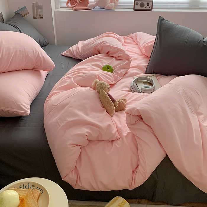 91家纺网 家纺一手货源 找家纺 优迈 2024新款ins风小红书同款纯色双拼水洗棉四件套亲肤加厚磨毛四件套混搭系列-单被套单床单单枕套单床笠 棚拍图 格雷粉灰