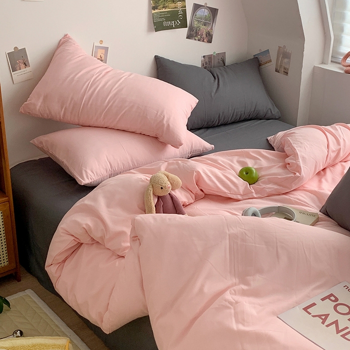 91家纺网 家纺一手货源 找家纺 优迈 2024新款ins风小红书同款纯色双拼水洗棉四件套亲肤加厚磨毛四件套混搭系列-单被套单床单单枕套单床笠 棚拍图 格雷粉灰