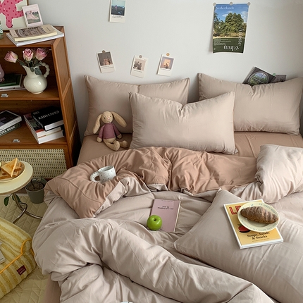 91家纺网 家纺一手货源 找家纺 （总）优迈 2024新款ins风小红书同款纯色双拼水洗棉四件套亲肤加厚磨毛四件套混搭系列-单被套单床单单枕套单床笠 棚拍图