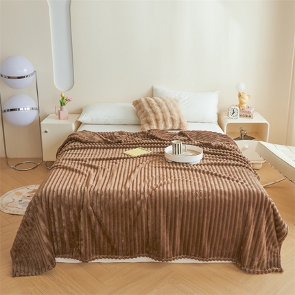 予梦家纺 2024新款加厚纯色宽抽条剪花仿兔毛绒牛奶绒法兰绒盖毯（可供跨境） 深咖条