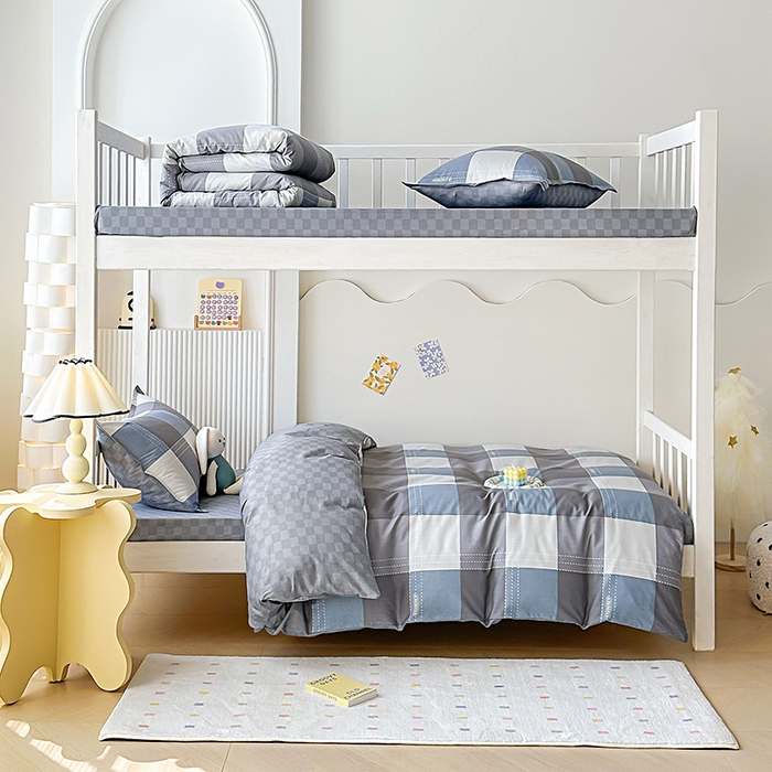 91家纺网 家纺一手货源 找家纺 棉造家居 2024新款13372学生床夹棉被套学生三件套（根据需求搭配枕芯 被芯 垫被） 梦里斯蓝