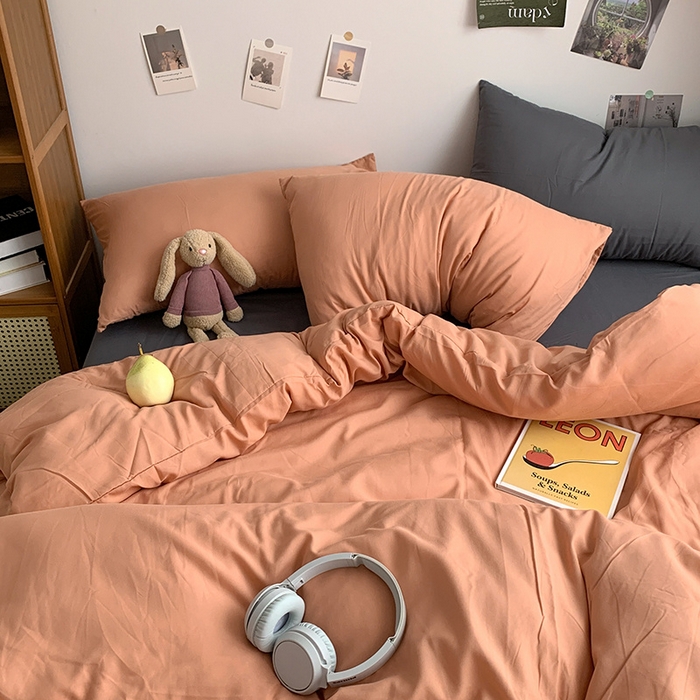 91家纺网 家纺一手货源 找家纺 优迈 2024新款ins风小红书同款纯色双拼水洗棉四件套亲肤加厚磨毛四件套混搭系列-单被套单床单单枕套单床笠 棚拍图 落日橘灰