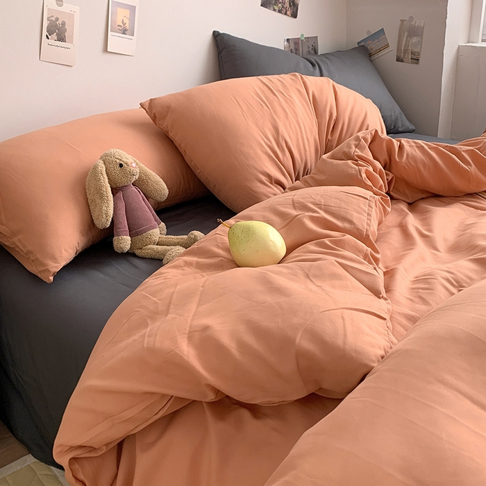 91家纺网 家纺一手货源 找家纺 优迈 2024新款ins风小红书同款纯色双拼水洗棉四件套亲肤加厚磨毛四件套混搭系列-单被套单床单单枕套单床笠 棚拍图 落日橘灰