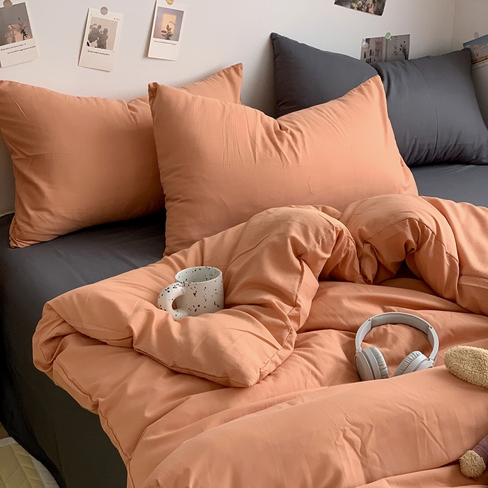 91家纺网 家纺一手货源 找家纺 优迈 2024新款ins风小红书同款纯色双拼水洗棉四件套亲肤加厚磨毛四件套混搭系列-单被套单床单单枕套单床笠 棚拍图 落日橘灰