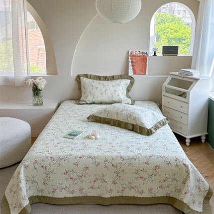 91家纺网 家纺一手货源 找家纺 诗黛尔 2024秋冬新款全棉法式花边床盖套件 蝶梦花