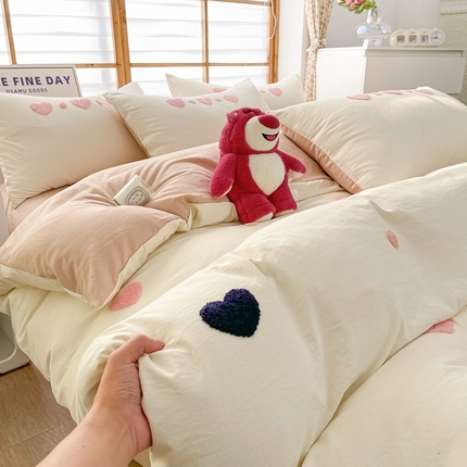 91家纺网 家纺一手货源 找家纺 韩秀家纺 2024新款超柔加厚水洗棉毛巾绣爱心玫瑰系列四件套 爱心-白