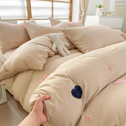 91家纺网 家纺一手货源 找家纺 韩秀家纺 2024新款超柔加厚水洗棉毛巾绣爱心玫瑰系列四件套 爱心-咖