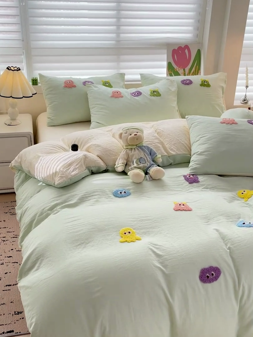 91家纺网 家纺一手货源 找家纺 韩巢家纺 2024热款超柔水洗棉毛巾绣床上用品四件套学生宿舍三件套-小精灵系列（提供精美卖家秀 ） 小精灵浅黄绿