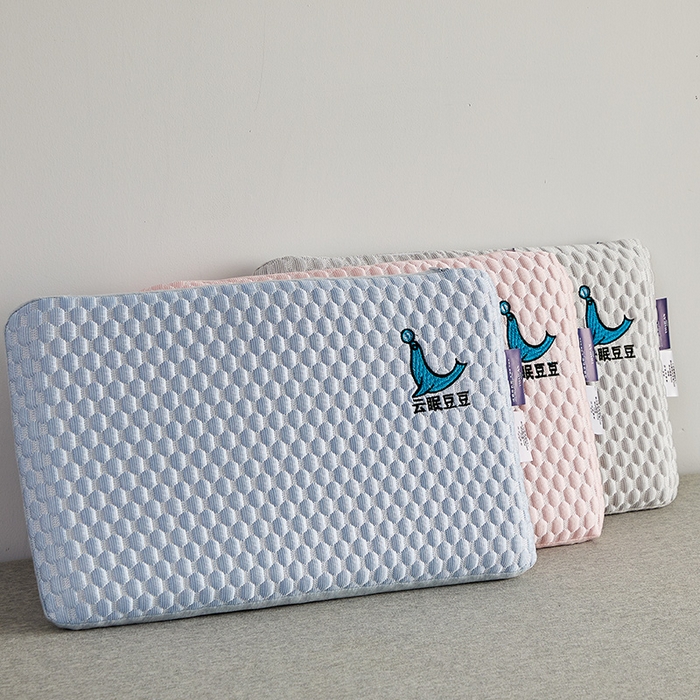 91家纺网 家纺一手货源 找家纺 （总）沃兰国际 2024新款儿童云眠凉感豆豆乳胶枕枕头枕芯30*50cm