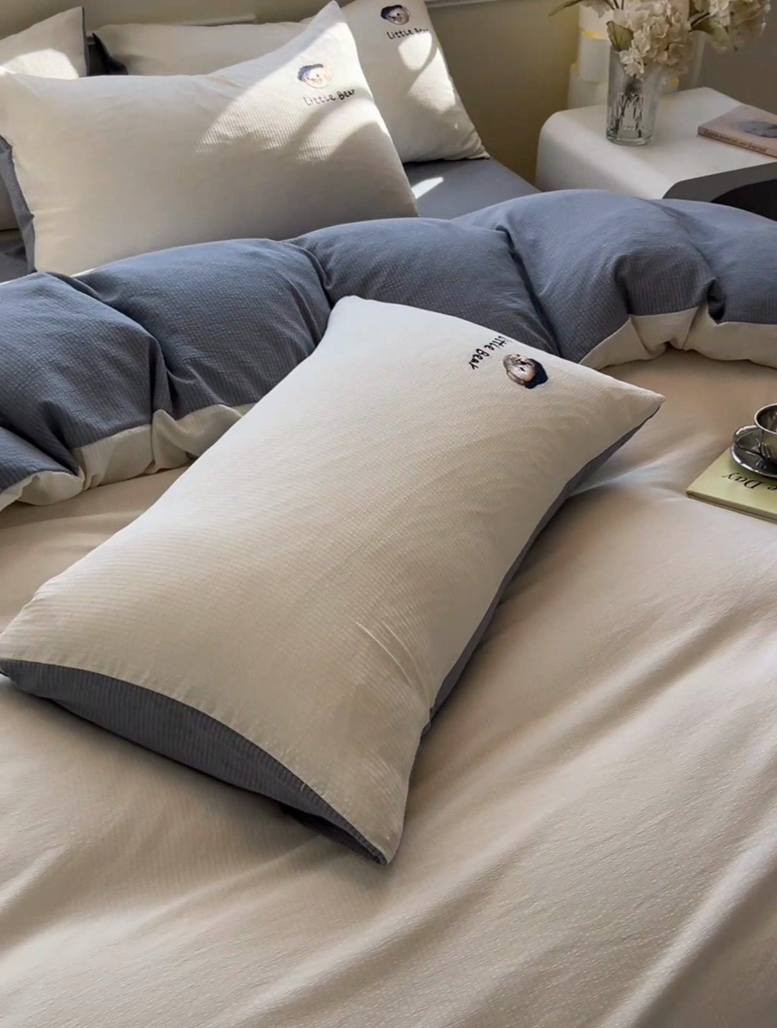 91家纺网 家纺一手货源 找家纺 眠帛家居 2024新款水洗棉提花刺绣四件套熊先生-风格二 熊先生-奶杏-雾灰