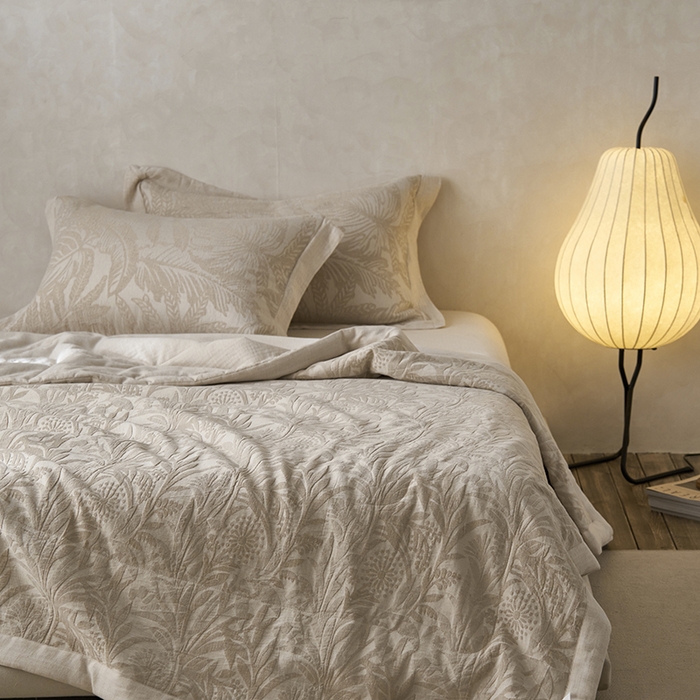 91家纺网 家纺一手货源 找家纺 2024新款亚麻大提花全新系列多功能夏被 雪绒花包边款