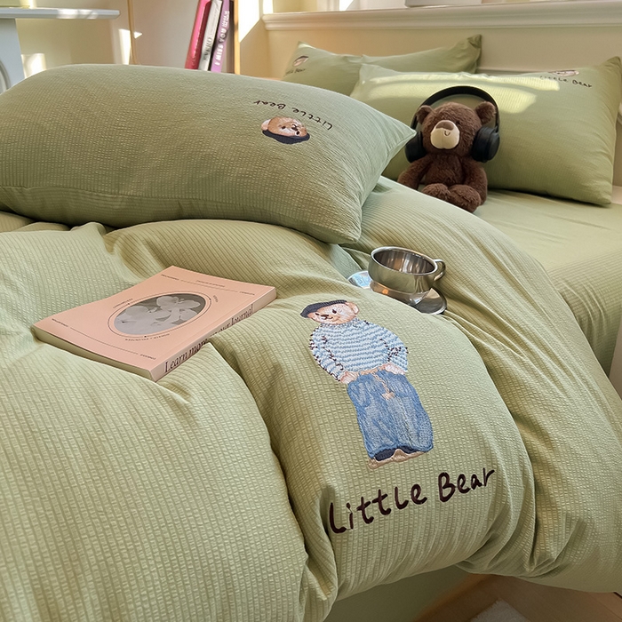 91家纺网 家纺一手货源 找家纺 眠帛家居 2024新款水洗棉提花刺绣四件套熊先生-风格二 熊先生-果绿