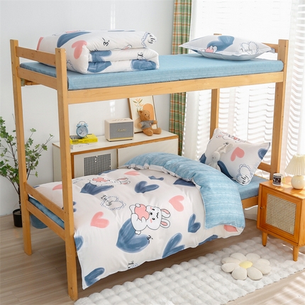 91家纺网 家纺一手货源 找家纺 曼璐家纺  2025新款亲肤印花学生宿舍三件套 爱心兔