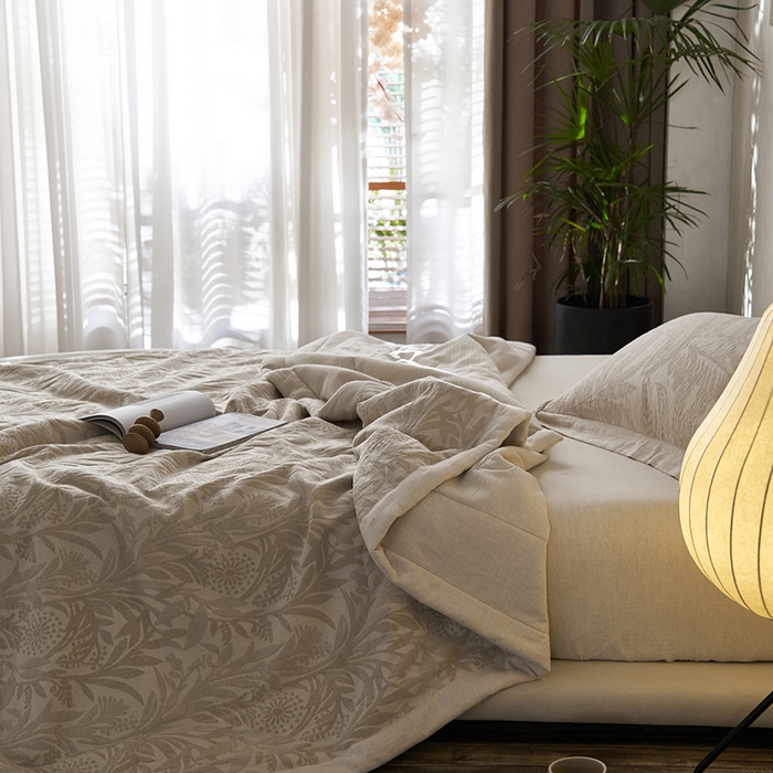 91家纺网 家纺一手货源 找家纺 2024新款亚麻大提花全新系列多功能夏被 雪绒花包边款