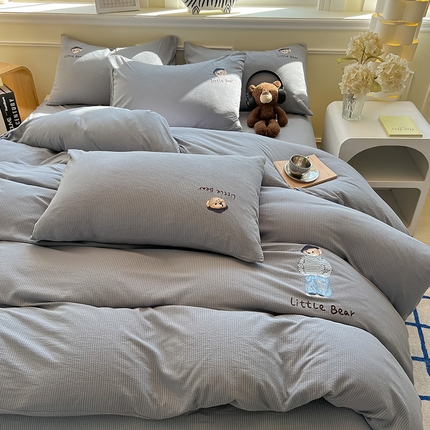 91家纺网 家纺一手货源 找家纺 （总）眠帛家居 2024新款水洗棉提花刺绣四件套熊先生-风格二