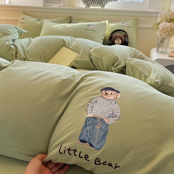 91家纺网 家纺一手货源 找家纺 眠帛家居 2024新款水洗棉提花刺绣四件套熊先生-风格二 熊先生-果绿