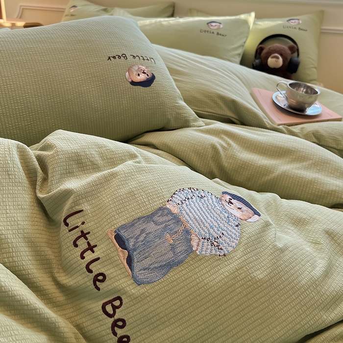 91家纺网 家纺一手货源 找家纺 眠帛家居 2024新款水洗棉提花刺绣四件套熊先生-风格二 熊先生-果绿