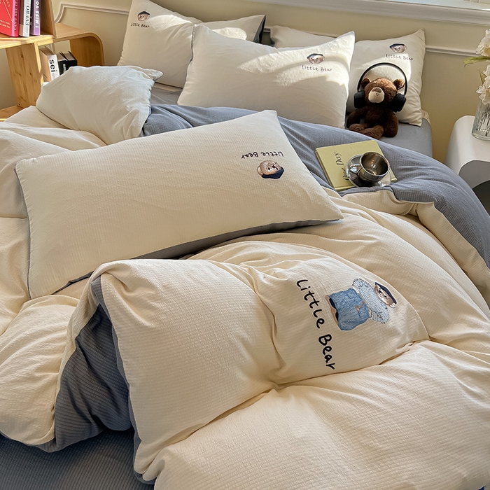 91家纺网 家纺一手货源 找家纺 眠帛家居 2024新款水洗棉提花刺绣四件套熊先生-风格二 熊先生-奶杏-雾灰