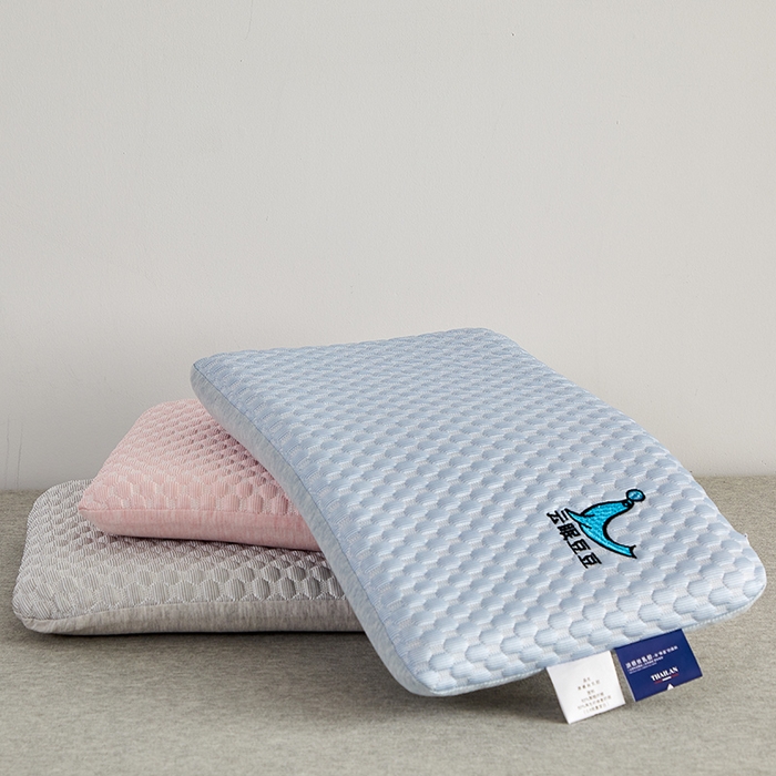 91家纺网 家纺一手货源 找家纺 （总）沃兰国际 2024新款儿童云眠凉感豆豆乳胶枕枕头枕芯30*50cm