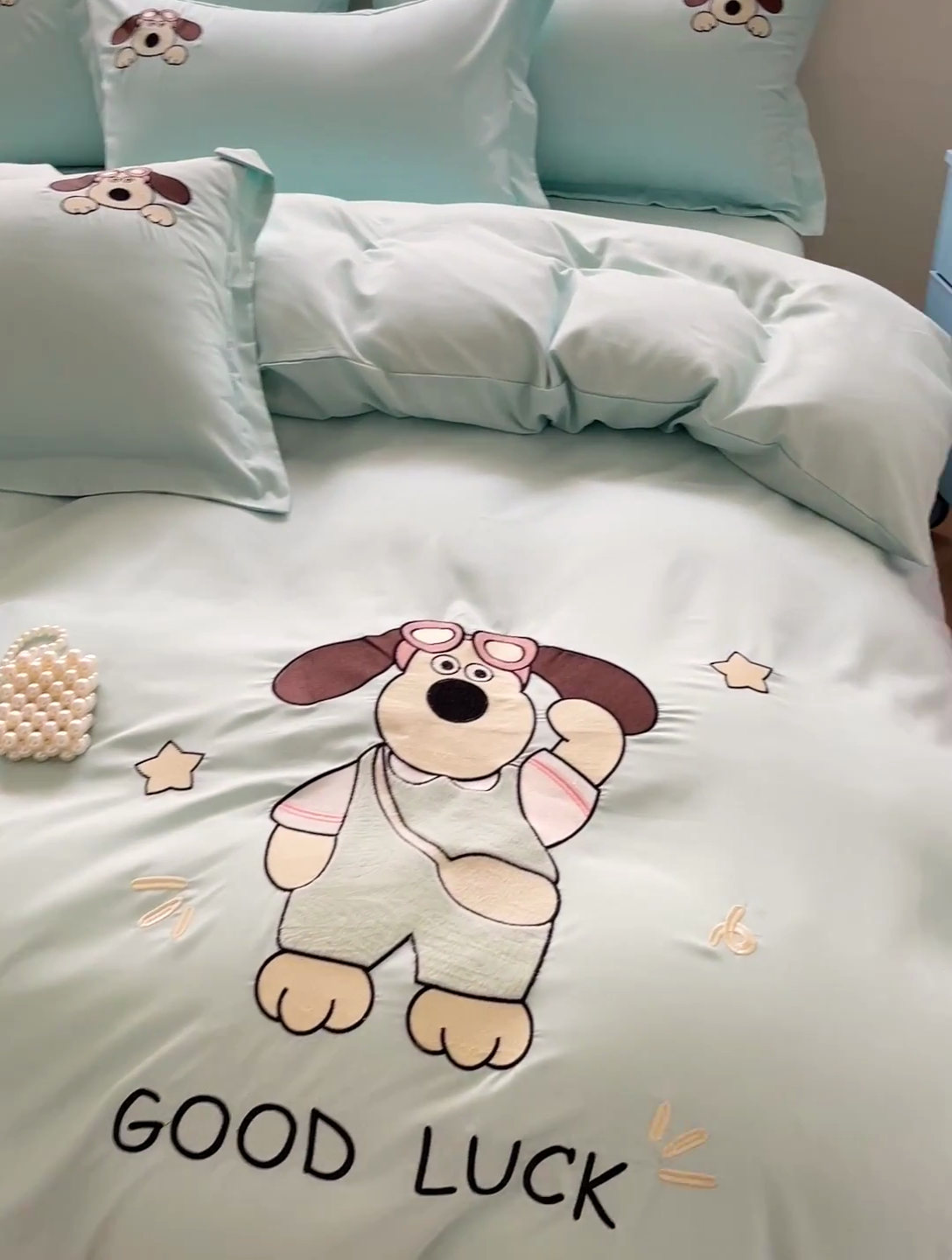 91家纺网 家纺一手货源 找家纺 2024新款磨毛水洗棉可爱萌趣四件套--萌犬小巴系列 萌犬小巴-繁星蓝