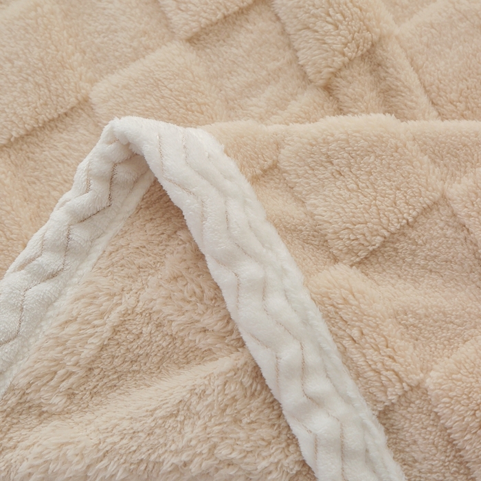 91家纺网 家纺一手货源 找家纺 芸锦豪 2024新款意大利面包格毛毯-包边款 面包格包边款-浅卡其