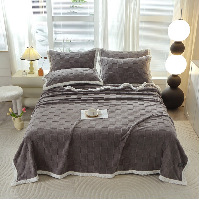 91家纺网 家纺一手货源 找家纺 芸锦豪 2024新款意大利面包格毛毯-包边款 面包格包边款-深灰