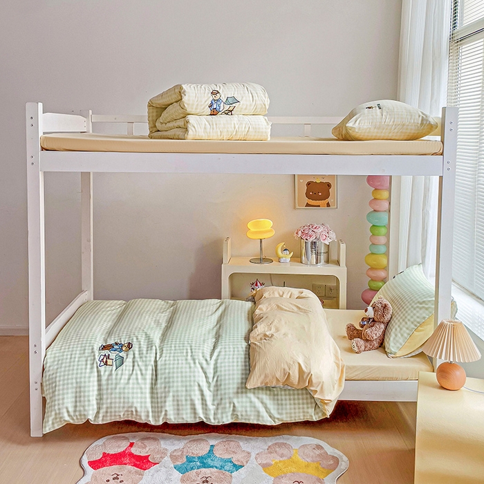 91家纺网 家纺一手货源 找家纺 2024新款磨毛水洗棉学生宿舍精美刺绣时尚格子四件套--小熊老师系列 小熊老师-浅绿