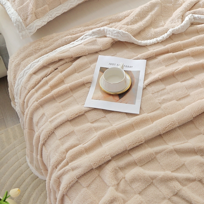 91家纺网 家纺一手货源 找家纺 芸锦豪 2024新款意大利面包格毛毯-包边款 面包格包边款-浅卡其