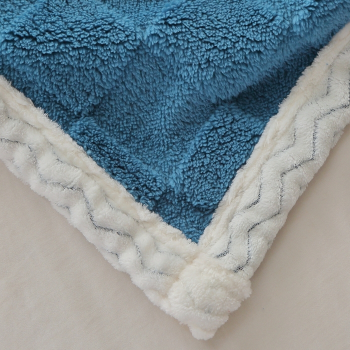 91家纺网 家纺一手货源 找家纺 芸锦豪 2024新款意大利面包格毛毯-包边款 面包格包边款-孔雀蓝