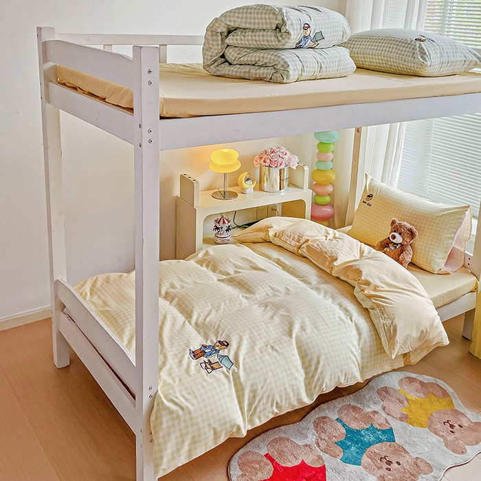 91家纺网 家纺一手货源 找家纺 2024新款磨毛水洗棉学生宿舍精美刺绣时尚格子四件套--小熊老师系列 小熊老师-黄