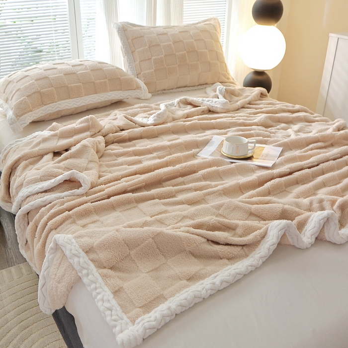 91家纺网 家纺一手货源 找家纺 芸锦豪 2024新款意大利面包格毛毯-包边款 面包格包边款-浅卡其