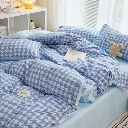 91家纺网 家纺一手货源 找家纺 （总）卡斯诺家纺馆 2025新款四季可用亲肤条格贴标款四件套-风格二