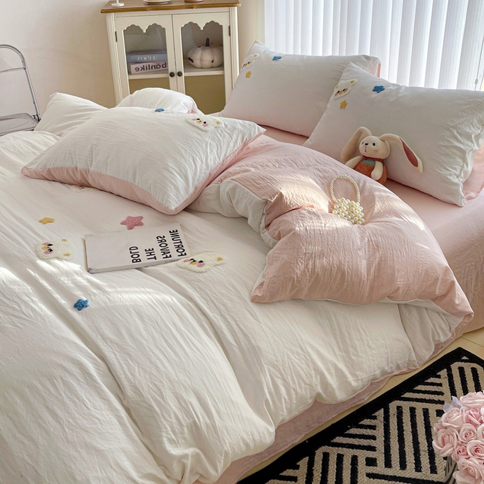 91家纺网 家纺一手货源 找家纺 韩巢家纺 2024新款四季通用超柔水洗棉毛巾绣四件套-幸运熊系列（提供精美卖家秀） 幸运熊奶白浅粉