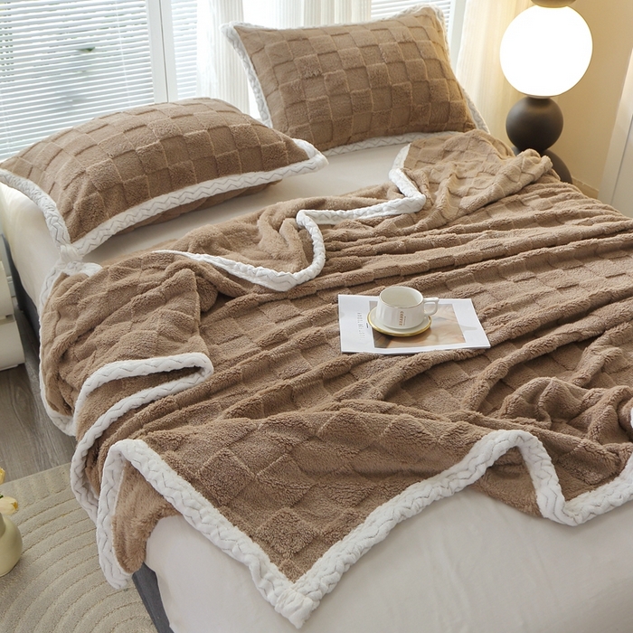 91家纺网 家纺一手货源 找家纺 芸锦豪 2024新款意大利面包格毛毯-包边款 面包格包边款-咖色