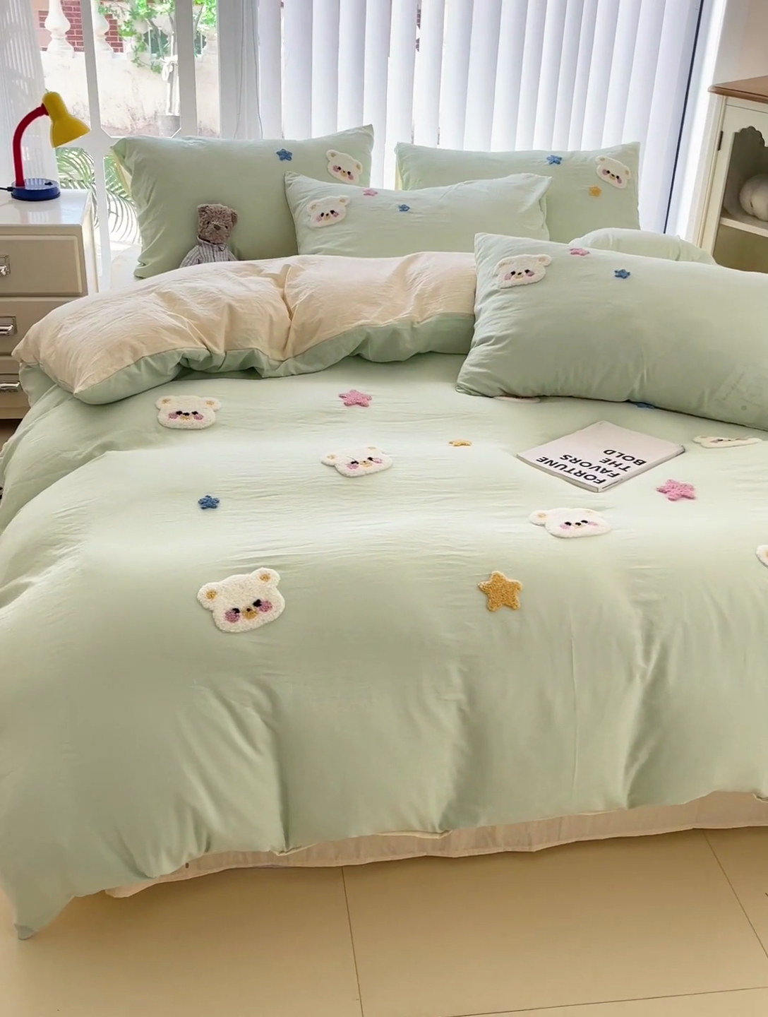 91家纺网 家纺一手货源 找家纺 韩巢家纺 2024新款超柔水洗棉毛巾绣单件被套-幸运熊系列（提供精美卖家秀 ） 幸运熊浅绿黄