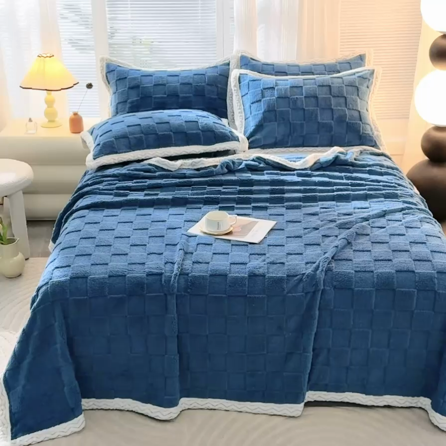 91家纺网 家纺一手货源 找家纺 芸锦豪 2024新款意大利面包格毛毯-包边款 面包格包边款-孔雀蓝