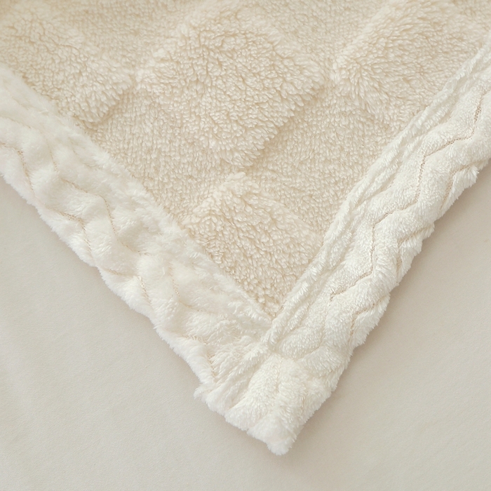 91家纺网 家纺一手货源 找家纺 芸锦豪 2024新款意大利面包格毛毯-包边款 面包格包边款-米杏色