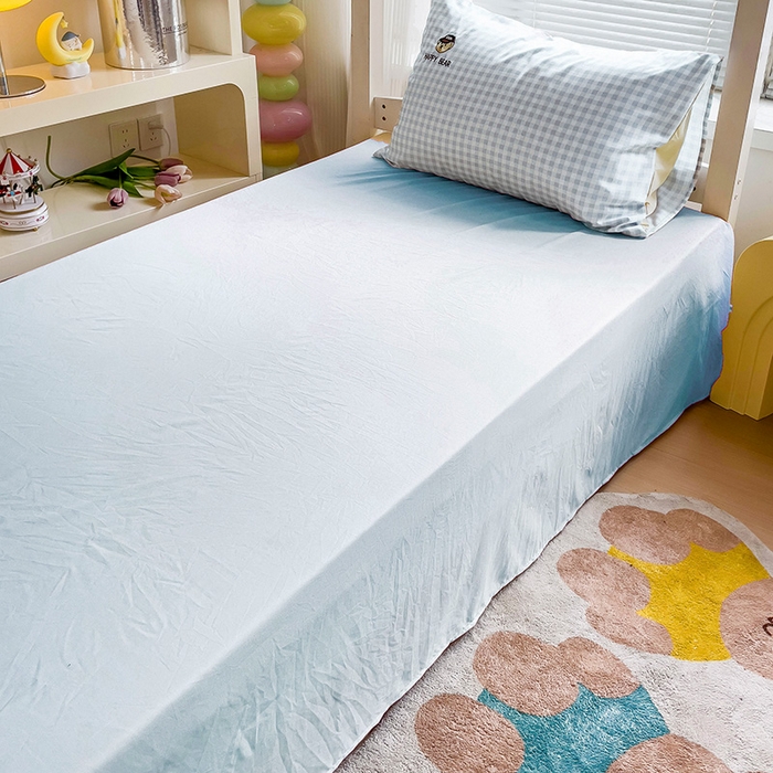 91家纺网 家纺一手货源 找家纺 2024新款磨毛水洗棉学生宿舍精美刺绣时尚格子四件套--小熊老师系列 小熊老师-天空蓝