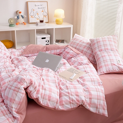 91家纺网 家纺一手货源 找家纺 （总）卡斯诺家纺馆 2025新款四季可用亲肤条格贴标款四件套-风格二