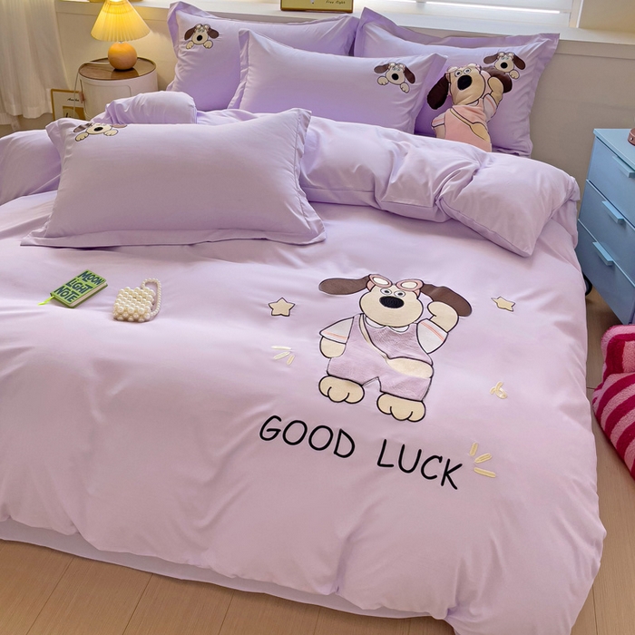 91家纺网 家纺一手货源 找家纺 2024新款磨毛水洗棉可爱萌趣四件套--萌犬小巴系列 萌犬小巴-紫